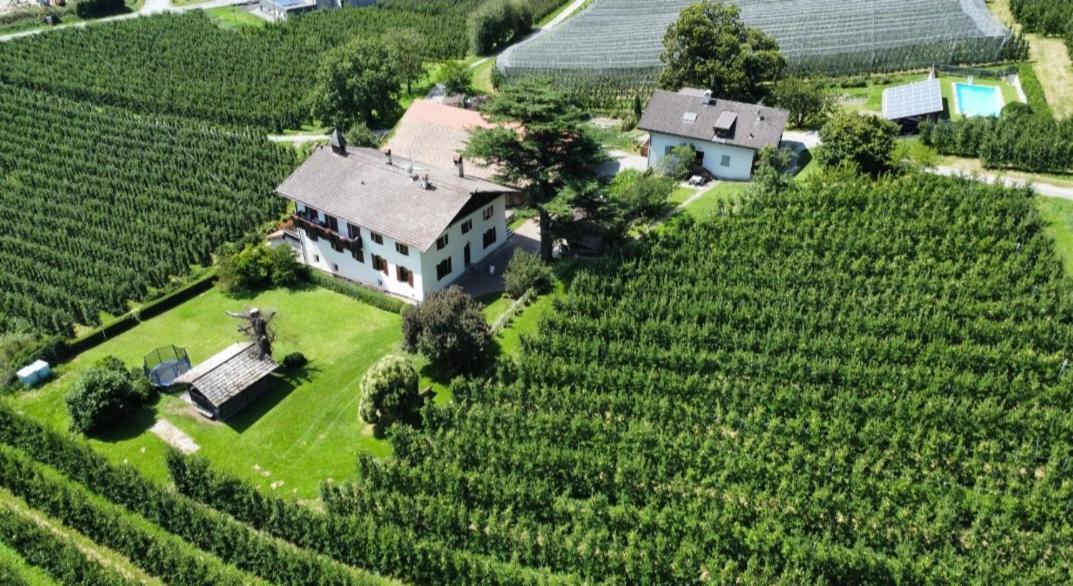 Mareinhof Vetzan-Apples,Apartment&More Silandro Bagian luar foto